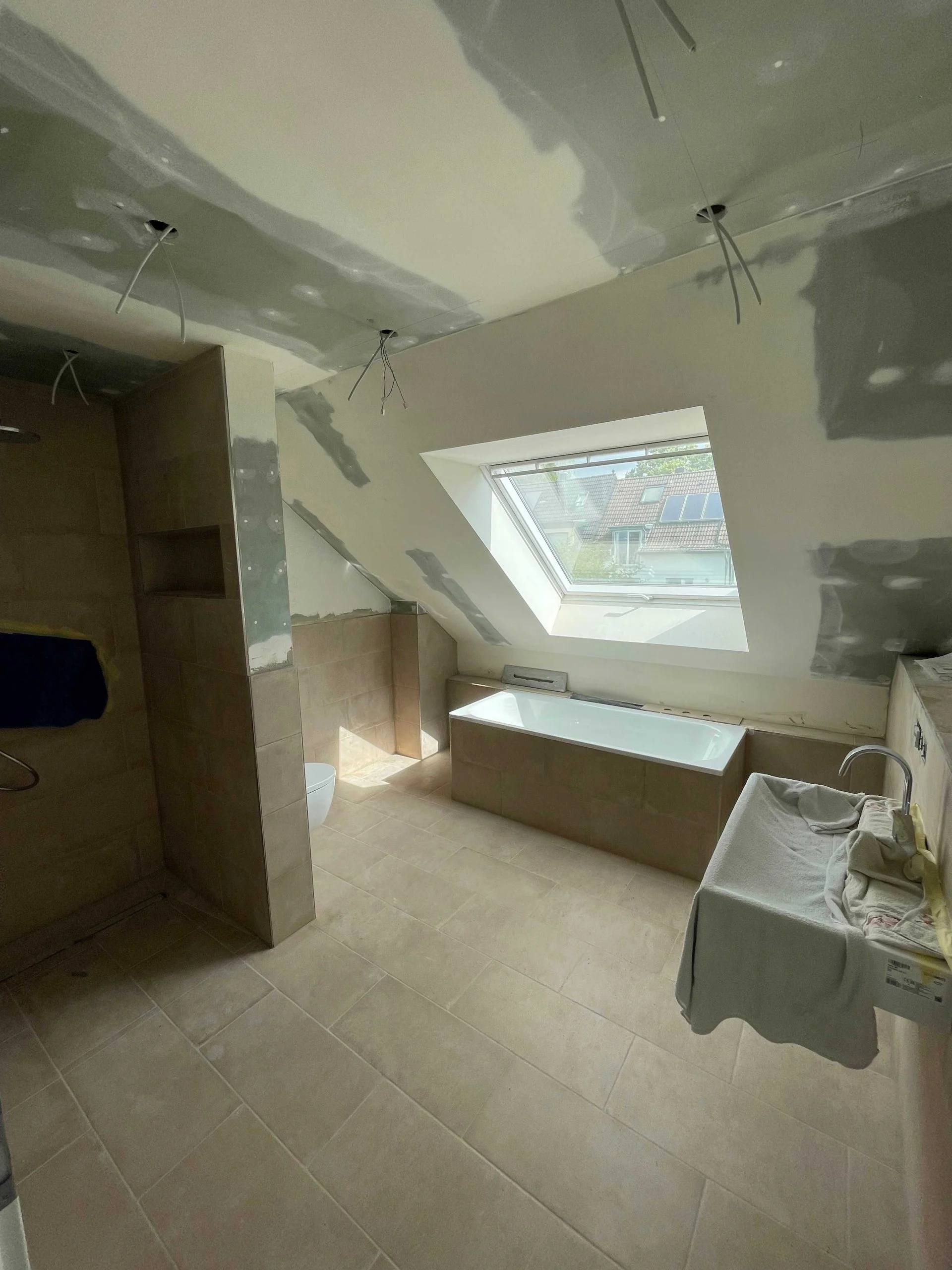 Bad im Dachgeschoss